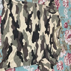 h&m and zara camouflage tshirt combo