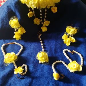 Haldi Menhdi Jewellery Set