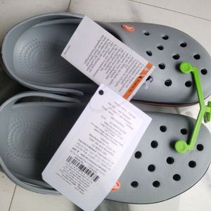 NEW WITH TAG CROCS UNISEX FOOTWEAR