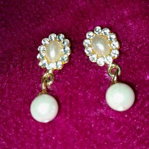 PEARL-RHINESTONE STUDS (Earrings)