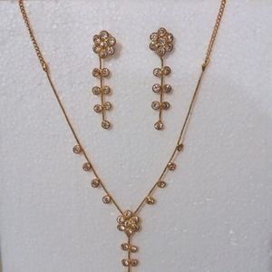 Beautiful Golden Necklace With Earings.