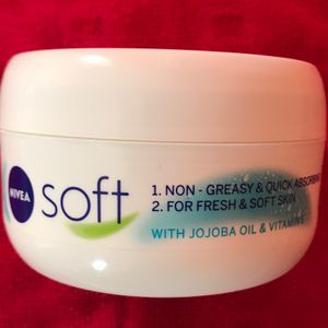 Nivea Soft Moisturising Cream 300ml