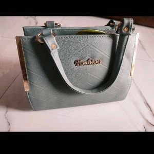 New Breanded Handbag With Tag👜