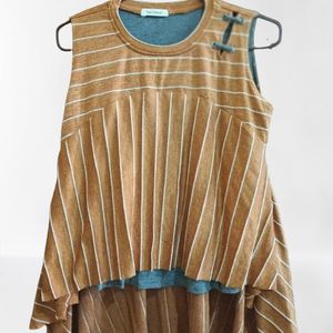 Sleevless Tunic With An Assymatrical Hem