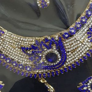 JWELERY SET WITH EARINGS AND MAANG TEEKA