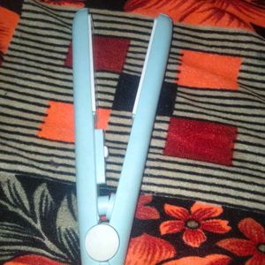 Mini Hair Straightener With a Beautiful Color 💙