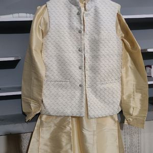 Unused Men' Kurta Set With Double Waistcoat