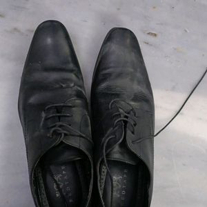 Red tape Formal Shoes.