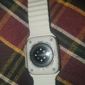 Smart Watch (DEAD WATER DAMAGE)