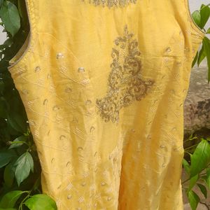 Gown, Sleeveless SuitSpecial For Ganesh Chaturthi