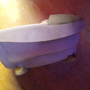 Electric foot massager and medicure tub