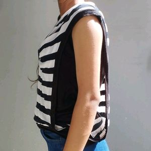 Black And White Stretchable Top