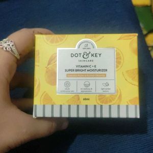 Dot Nd Key Vitamin c E Super Bright Moisturizer