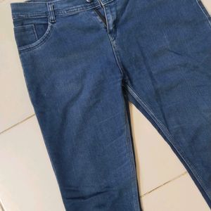 💙 Slim-fit Jeans