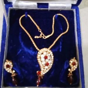 Attractive Mango Design Chain With Earrings