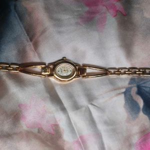 pinteresty vintage gold watch