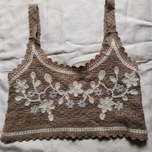 Tan knitted crop top with white embroidery 🦪