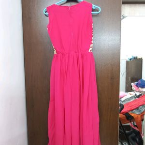 Sleevless Pick Gown