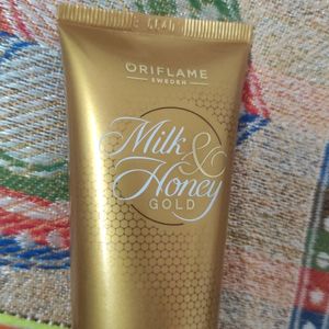 Milk And Honey Gold Face Scrub