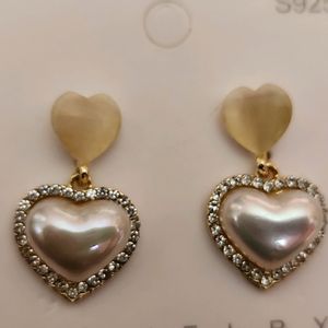 Classy Korean Pearl Drop Earrings.