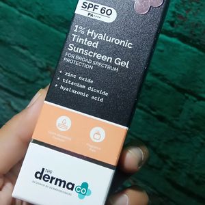 The Derma Co. 1%hyaluronic Tinted Sunscreen