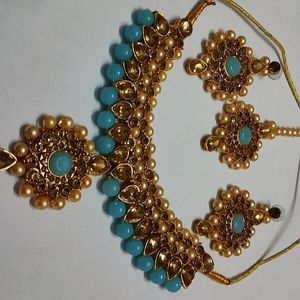 Kundan Necklace With Matching Earrings  And Maangt