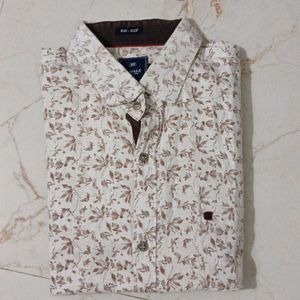 Versatile Semi-Formal Shirt – Excellent Condition