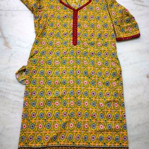 Yellow Kurta Set With 5 Corner Neck Shape