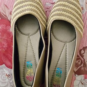 Gold Bellies Flat Shoes For Women