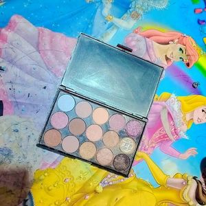 Huda Beauty Eyeshadow Palette