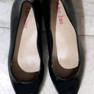 Size 39 WOMAN SHINY BLACK BELLY HEELS SHOES