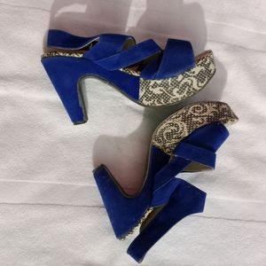 Blue 🔵 Colour Heels hardly worn 2 hour Only