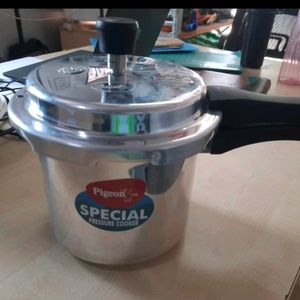 Pigeon Outer Lid Aluminium Cooker 5.5l With Tag