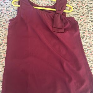 Sleeveless burgundy Top