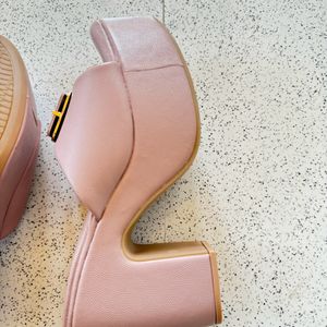 Beautiful Pink Heel / Vedge