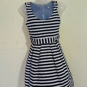 35A Forever 21 Cute Black And White Dress