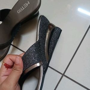 Metro Unused Sandals