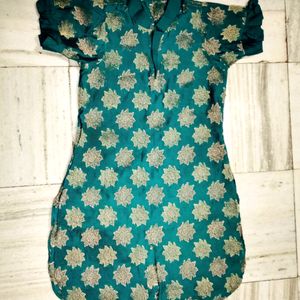 Beautiful Sea Green Golden Flower Kurti! 💚