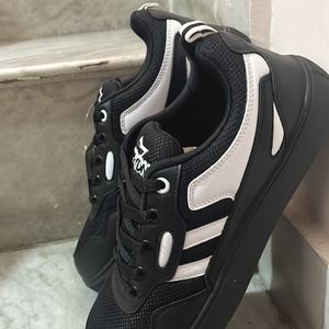 New Black Zaydn Sneakers