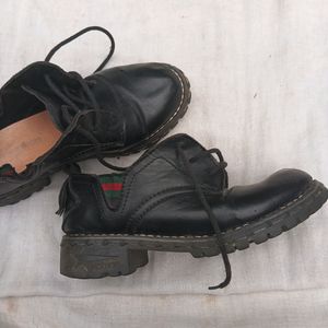 Black Shoe