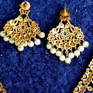 Gowri Neck Set