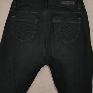 Comfortable Black Jeans/Trouser