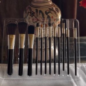 Makeup Brushes  With Green Set Free