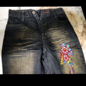 Black Colur Embroidery Jeans.