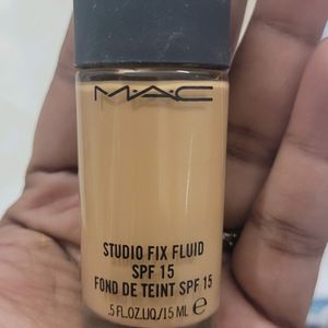 MAC Nc40 Shade Foundation Studio Fix