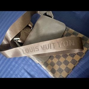 Louis Vuitton  Unisex Sling Bag