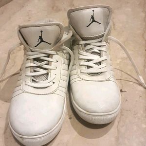 White Sneakers Jordan