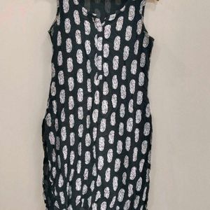 Avaasa Black Motif Printed Kurta Size M