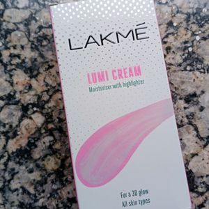 Lakme Lumi Cream - with Moisturizer + Highlighter
