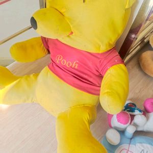 Big Size Pooh With 4 Other Plushies